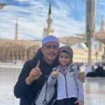 Adi Putra Instagram - Salam Jumma Mubarak dari kami ☝️ #taatpadayangsatu #adiputra #hadidtravelandtours Al Masjid an Nabawi المسجد النبوي Madina Munawarah المدينة المنورة