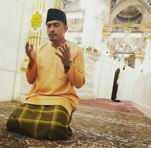 Adi Putra Instagram - Salam Subuh. Ya Allah, jadikanlah kami bersabar saat diuji. Bersyukur saat diberi. Memaafkan saat dizalimi. Istighfar saat menyalahi dan bukakanlah hati kami untuk selalu dekat denganMu. Amin YRA. 
#taatpadayangsatu 
#adiputra