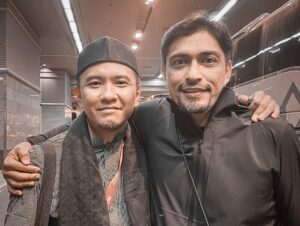 Adi Putra Instagram - Syukur alhamdulillah atas kemanisan yang diperoleh bersama isteri apabila dijemput sahabatku Dato Haji @adpadiputra untuk mengerjakan umrah di bawah kelolaan pasukannya iaitu @hadidtravelandtours. 

Syabas & tahniah atas pengurusan yang baik & cekap. Semoga terus berkembang pesat & mendapat keberkatan dariNya. Suka untuk aku syorkan agensi sahabatku ini kepada mereka yang berkeinginan ke tanah haram.

Tak lupa adindaku @johanarrif_asari yang kali ini pergi sebagai pegawai pengiring & tak pernah lelah membantu & menemaniku sepanjang 10 hari di sana. Ajaklah pukul berapa pun. Jawapannya mesti "Jom bang!"
Semestinya ada bahagian Oyan dari Dia..insyaAllah.

Dan rezeki aku dalam trip ni dapat bersama para jemaah yang kepala best, sempoi & penyayang. Panjang umur kita jumpa lagi.

Terima kasih sahabatku Adi. Terima Terima kasih Hadid. Terima kasih Oyan.
☝️♥️🤲