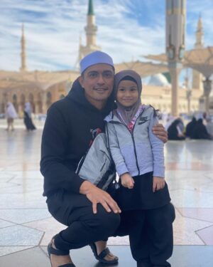 Adi Putra Instagram - Salam Jumma Mubarak dari kami ☝️
#taatpadayangsatu 
#adiputra 
#hadidtravelandtours