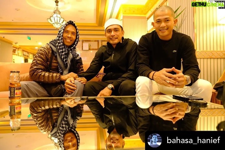 Adi Putra Instagram - Perancangan Allah itu hebat. ☝️#taatpadayangsatu #reunion #MatKilau #Greget #ItuTajam Al Masjid an Nabawi المسجد النبوي Madina Munawarah المدينة المنورة
