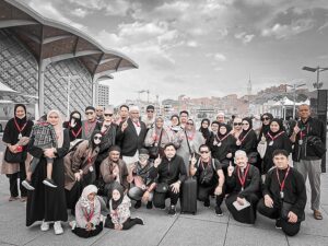 Adi Putra Instagram - Syukur alhamdulillah atas kemanisan yang diperoleh bersama isteri apabila dijemput sahabatku Dato Haji @adpadiputra untuk mengerjakan umrah di bawah kelolaan pasukannya iaitu @hadidtravelandtours. 

Syabas & tahniah atas pengurusan yang baik & cekap. Semoga terus berkembang pesat & mendapat keberkatan dariNya. Suka untuk aku syorkan agensi sahabatku ini kepada mereka yang berkeinginan ke tanah haram.

Tak lupa adindaku @johanarrif_asari yang kali ini pergi sebagai pegawai pengiring & tak pernah lelah membantu & menemaniku sepanjang 10 hari di sana. Ajaklah pukul berapa pun. Jawapannya mesti "Jom bang!"
Semestinya ada bahagian Oyan dari Dia..insyaAllah.

Dan rezeki aku dalam trip ni dapat bersama para jemaah yang kepala best, sempoi & penyayang. Panjang umur kita jumpa lagi.

Terima kasih sahabatku Adi. Terima Terima kasih Hadid. Terima kasih Oyan.
☝️♥️🤲