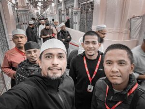 Adi Putra Instagram - Syukur alhamdulillah atas kemanisan yang diperoleh bersama isteri apabila dijemput sahabatku Dato Haji @adpadiputra untuk mengerjakan umrah di bawah kelolaan pasukannya iaitu @hadidtravelandtours. 

Syabas & tahniah atas pengurusan yang baik & cekap. Semoga terus berkembang pesat & mendapat keberkatan dariNya. Suka untuk aku syorkan agensi sahabatku ini kepada mereka yang berkeinginan ke tanah haram.

Tak lupa adindaku @johanarrif_asari yang kali ini pergi sebagai pegawai pengiring & tak pernah lelah membantu & menemaniku sepanjang 10 hari di sana. Ajaklah pukul berapa pun. Jawapannya mesti "Jom bang!"
Semestinya ada bahagian Oyan dari Dia..insyaAllah.

Dan rezeki aku dalam trip ni dapat bersama para jemaah yang kepala best, sempoi & penyayang. Panjang umur kita jumpa lagi.

Terima kasih sahabatku Adi. Terima Terima kasih Hadid. Terima kasih Oyan.
☝️♥️🤲