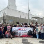 Adi Putra Instagram – Syukur alhamdulillah atas kemanisan yang diperoleh bersama isteri apabila dijemput sahabatku Dato Haji @adpadiputra untuk mengerjakan umrah di bawah kelolaan pasukannya iaitu @hadidtravelandtours. 

Syabas & tahniah atas pengurusan yang baik & cekap. Semoga terus berkembang pesat & mendapat keberkatan dariNya. Suka untuk aku syorkan agensi sahabatku ini kepada mereka yang berkeinginan ke tanah haram.

Tak lupa adindaku @johanarrif_asari yang kali ini pergi sebagai pegawai pengiring & tak pernah lelah membantu & menemaniku sepanjang 10 hari di sana. Ajaklah pukul berapa pun. Jawapannya mesti “Jom bang!”
Semestinya ada bahagian Oyan dari Dia..insyaAllah.

Dan rezeki aku dalam trip ni dapat bersama para jemaah yang kepala best, sempoi & penyayang. Panjang umur kita jumpa lagi.

Terima kasih sahabatku Adi. Terima Terima kasih Hadid. Terima kasih Oyan.
☝️♥️🤲
