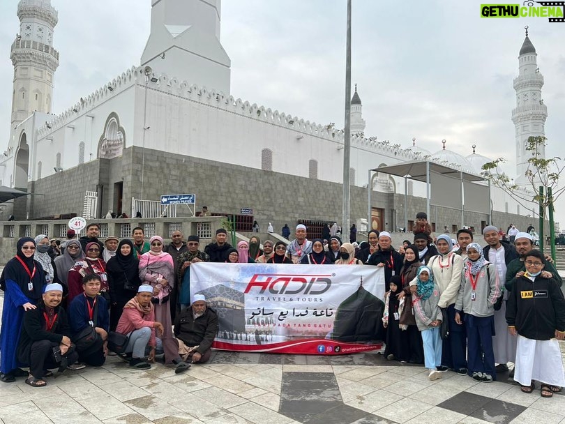 Adi Putra Instagram - Syukur alhamdulillah atas kemanisan yang diperoleh bersama isteri apabila dijemput sahabatku Dato Haji @adpadiputra untuk mengerjakan umrah di bawah kelolaan pasukannya iaitu @hadidtravelandtours. Syabas & tahniah atas pengurusan yang baik & cekap. Semoga terus berkembang pesat & mendapat keberkatan dariNya. Suka untuk aku syorkan agensi sahabatku ini kepada mereka yang berkeinginan ke tanah haram. Tak lupa adindaku @johanarrif_asari yang kali ini pergi sebagai pegawai pengiring & tak pernah lelah membantu & menemaniku sepanjang 10 hari di sana. Ajaklah pukul berapa pun. Jawapannya mesti "Jom bang!" Semestinya ada bahagian Oyan dari Dia..insyaAllah. Dan rezeki aku dalam trip ni dapat bersama para jemaah yang kepala best, sempoi & penyayang. Panjang umur kita jumpa lagi. Terima kasih sahabatku Adi. Terima Terima kasih Hadid. Terima kasih Oyan. ☝️♥️🤲