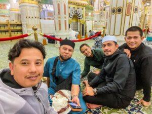 Adi Putra Instagram - Syukur alhamdulillah atas kemanisan yang diperoleh bersama isteri apabila dijemput sahabatku Dato Haji @adpadiputra untuk mengerjakan umrah di bawah kelolaan pasukannya iaitu @hadidtravelandtours. 

Syabas & tahniah atas pengurusan yang baik & cekap. Semoga terus berkembang pesat & mendapat keberkatan dariNya. Suka untuk aku syorkan agensi sahabatku ini kepada mereka yang berkeinginan ke tanah haram.

Tak lupa adindaku @johanarrif_asari yang kali ini pergi sebagai pegawai pengiring & tak pernah lelah membantu & menemaniku sepanjang 10 hari di sana. Ajaklah pukul berapa pun. Jawapannya mesti "Jom bang!"
Semestinya ada bahagian Oyan dari Dia..insyaAllah.

Dan rezeki aku dalam trip ni dapat bersama para jemaah yang kepala best, sempoi & penyayang. Panjang umur kita jumpa lagi.

Terima kasih sahabatku Adi. Terima Terima kasih Hadid. Terima kasih Oyan.
☝️♥️🤲