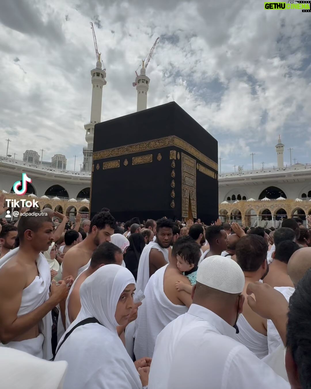 Adi Putra Instagram - Selamat Hari Raya Aidil Fitri maaf zahir dan batin. 1 Syawal 1445H #taatpadayangsatu #allahmahamengetahui