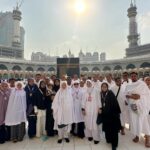 Adi Putra Instagram - Ya Allah, kau Makbulkanlah doa hamba-hamba mu ini. Hanya engkau mengetahui isi hati dan kerinduan ini. 38 hari cepat masa berlalu. Ibu, insyaAllah kita akan berjumpa. AL-Fateha 🤲 @hadidtravelandtours #taatpadayangsatu #akurinduibu