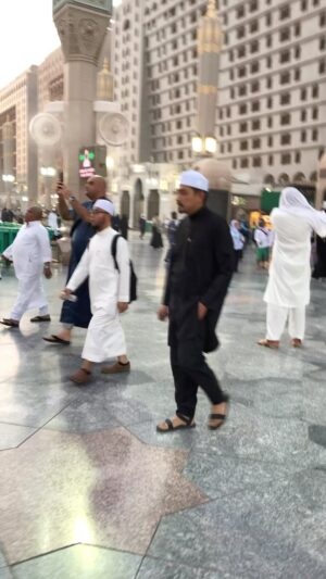 Adi Putra Instagram - Bila diuji dgn manusia aku lawan menghadapi,  dan Ku tunduk takut dan malu bila Kau tanya mengapa. Maka Kau berkah kan mereka. -ADP- 

#taatpadayangsatu