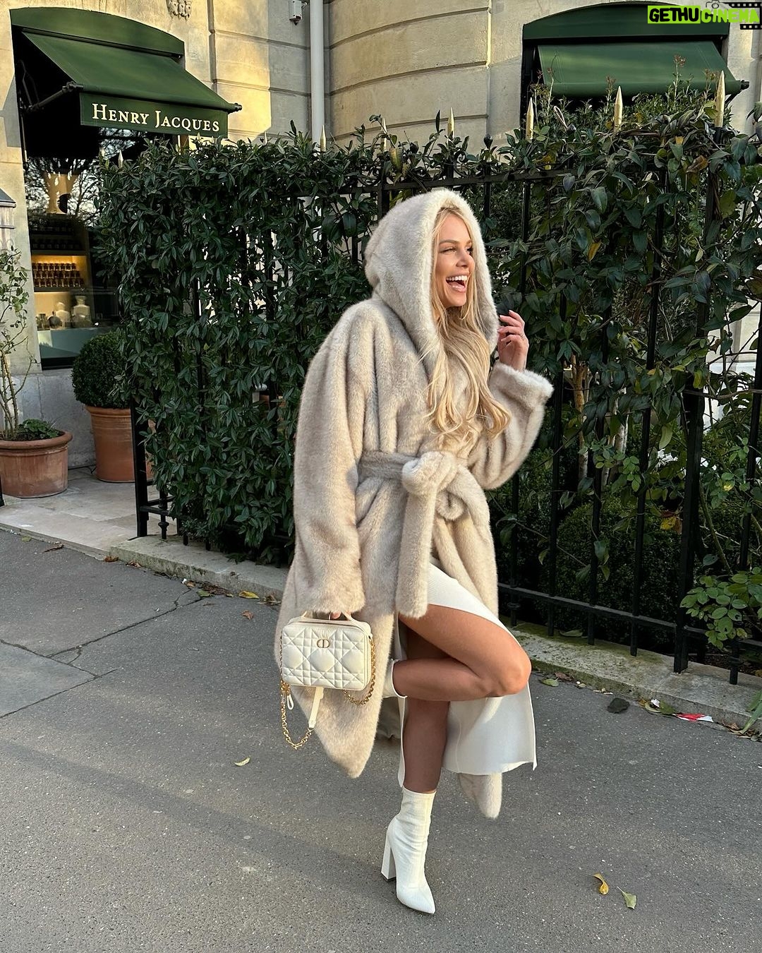 Adixia Romaniello Instagram - 鈽侊笍馃巰鉂勶笍鉀革笍 Paris, France