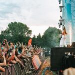 Adixia Romaniello Instagram - Merci à la Belgique, vous avez été magnifiques ! Quelle sensation incroyable de vibrer ensemble 🇧🇪❤️ @holilakesfestival Pics by @haubecq.be @iamnotrichparis Cerfontaine