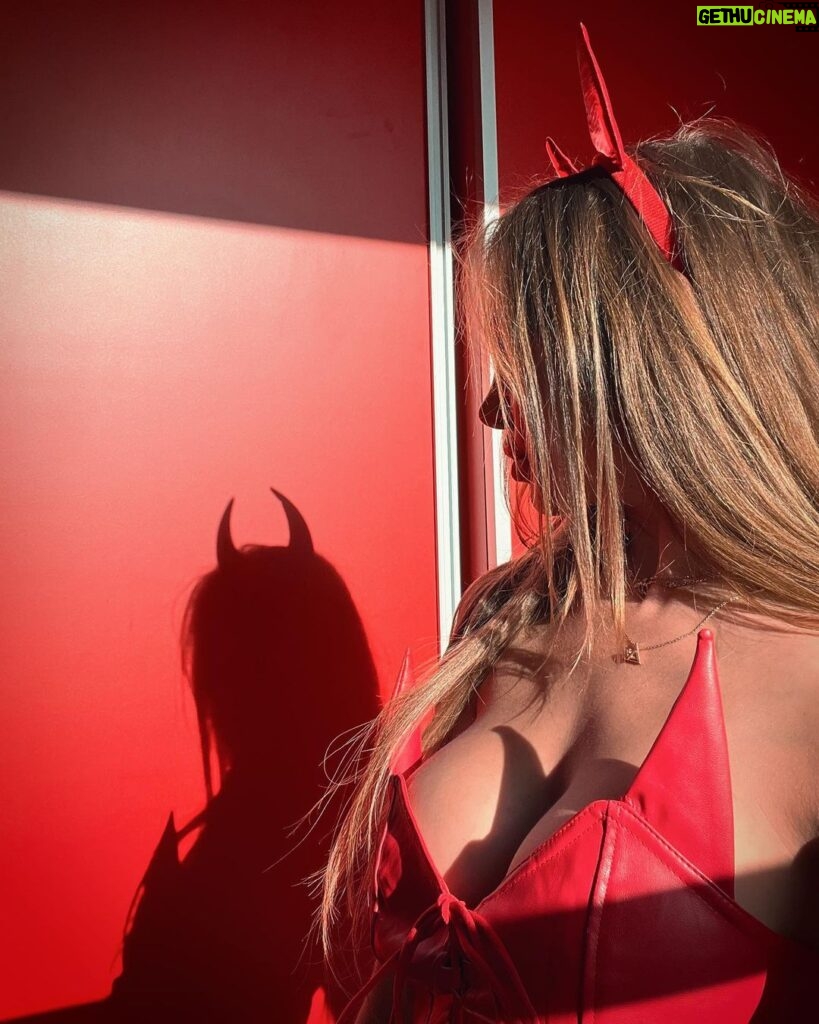 Adixia Romaniello Instagram - Lucifer woman La Maison Du Diable
