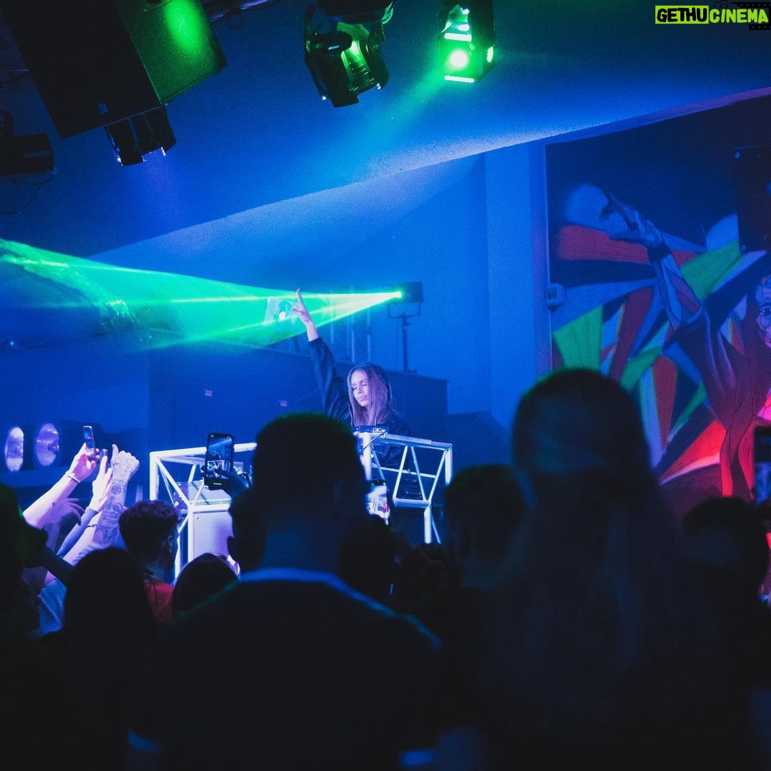 Adixia Romaniello Instagram - Mon retour au @diamantbleu_club ! 💎 Je ne dit pas 3 fois sans 4 j’ai hâte de revenir déjà 🥹🔥!! Bizz à mes Meuseurfuckers 😝 Le Diamant Bleu - Discothèque & ses terrasses