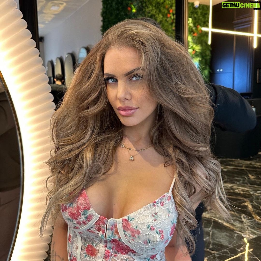 Adixia Romaniello Instagram - @jordy.brechkoff 🖤 Jordy BRECHKOFF coiffeur de Paris (hairstylist)