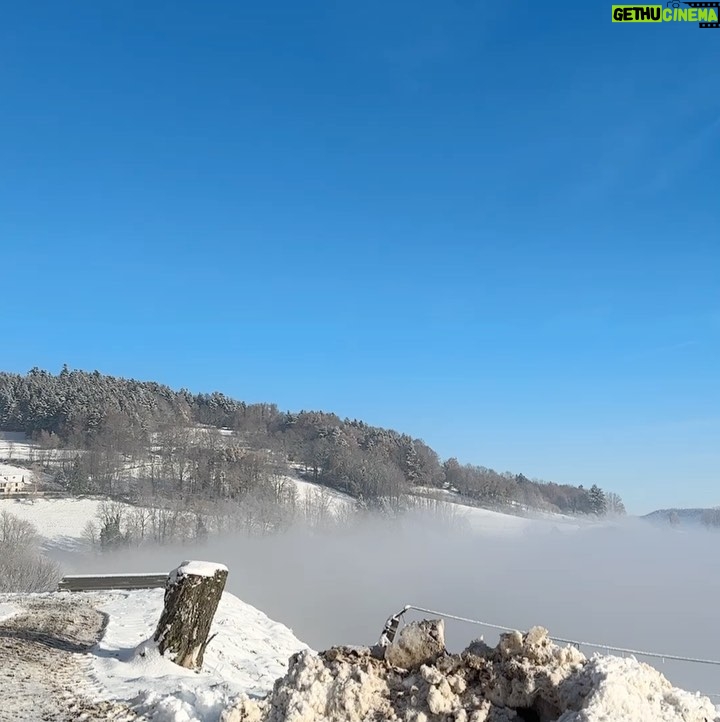 Adixia Romaniello Instagram - Un petit monde appart et magique pendant la période de Noël, L’accueil chaleureux, la nourriture, les décors, le paysage tout est magnifique cette région me tiens beaucoup à cœur ❄️🥨🤍 Village Riquewihr