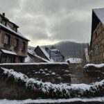 Adixia Romaniello Instagram - Un petit monde appart et magique pendant la période de Noël, L’accueil chaleureux, la nourriture, les décors, le paysage tout est magnifique cette région me tiens beaucoup à cœur ❄️🥨🤍 Village Riquewihr