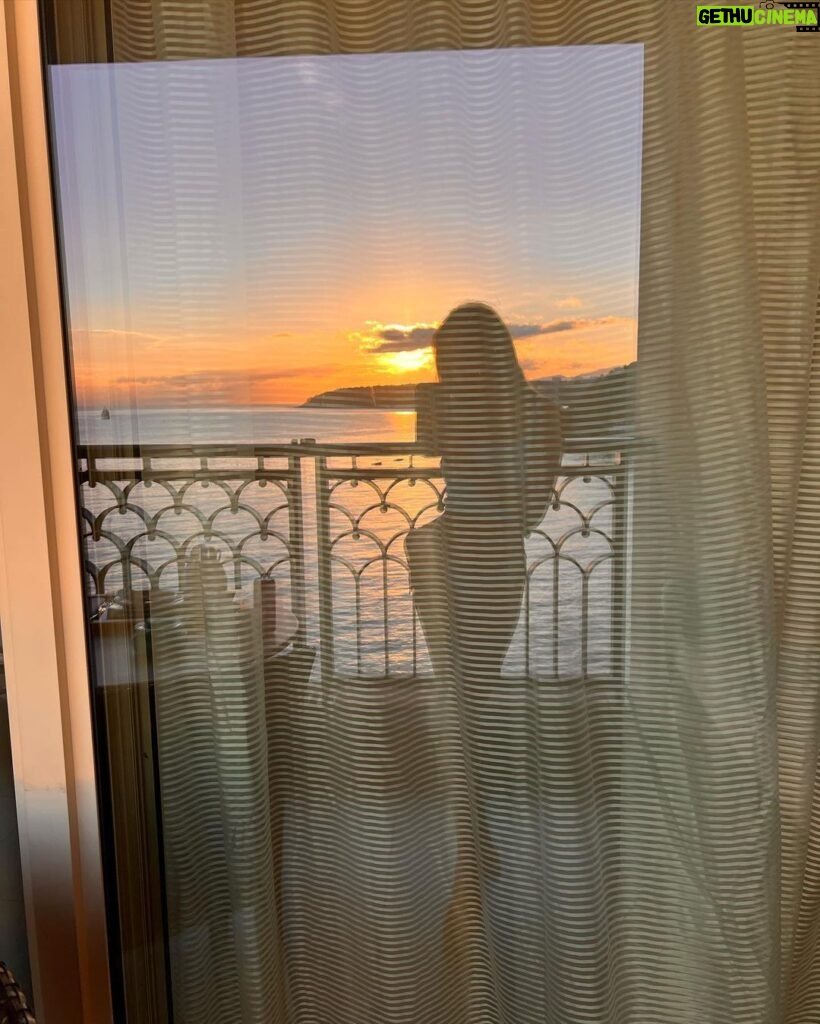 Adixia Romaniello Instagram - Good Morning, J’admire ce spectacle magnifique 🌅 Monte-Carlo, Monaco