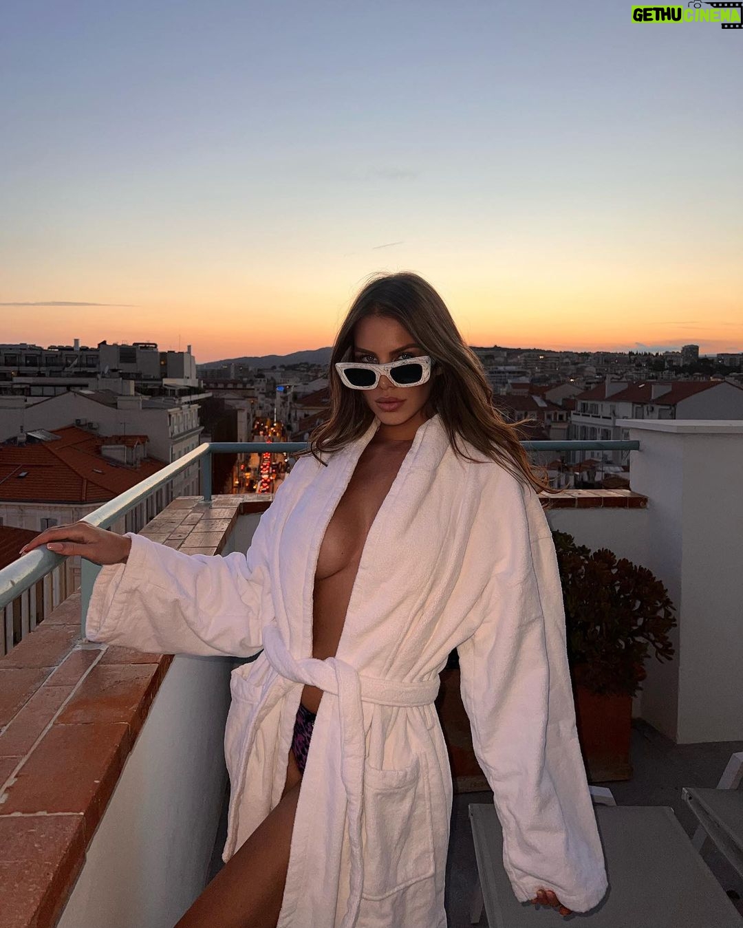 Adixia Romaniello Instagram - Sunset or Sunrise? π
π«ΆπΌ Cannes