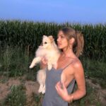 Adixia Romaniello Instagram - 🖤🌽 J’ai trouvé un joli petit chien dans le champ de Maïs