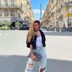 Adixia Romaniello Instagram - Petit retour à Paris avant de repartir 💙☀️ mais où cette fois? 🤔 Paris, France