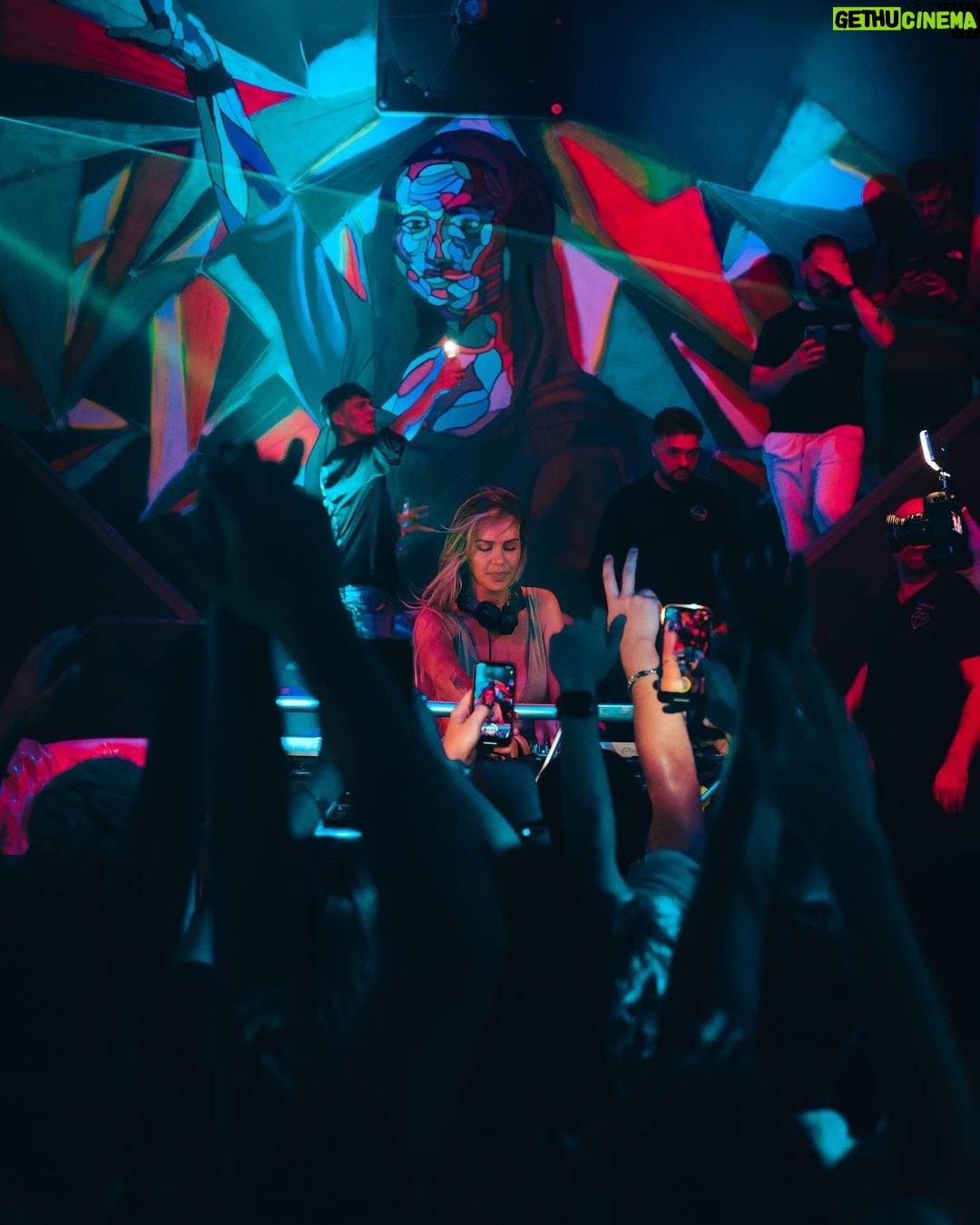 Adixia Romaniello Instagram - Ma connexion c’est vous 🫶🏼❤️🔥! @diamantbleu_club 📸 : @ciskovisuals @iamnotrichparis Le Diamant Bleu - Discothèque & ses terrasses