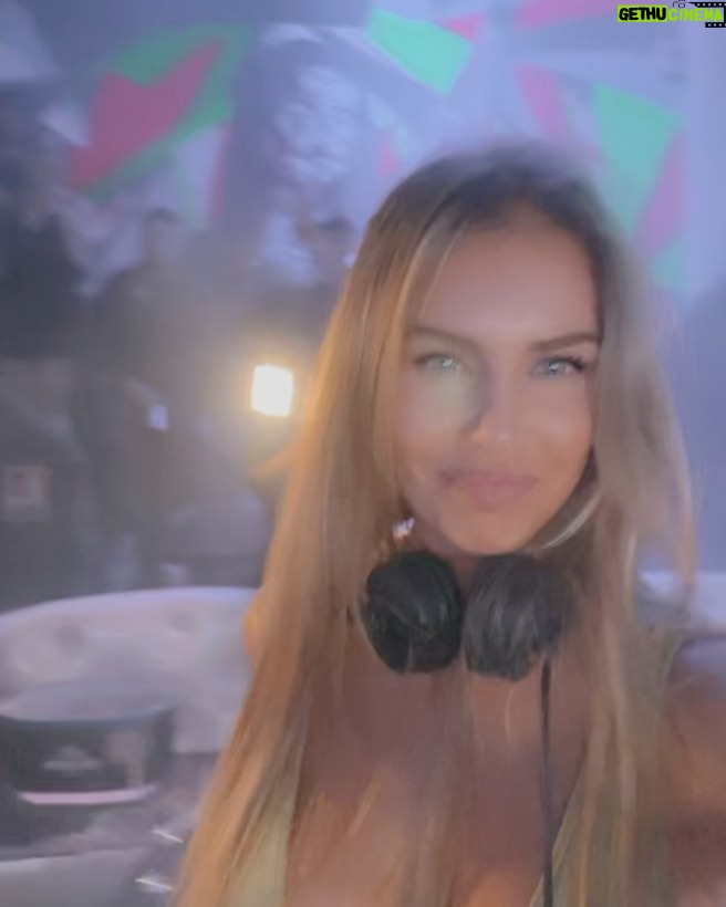 Adixia Romaniello Instagram - Ma connexion c’est vous 🫶🏼❤️🔥! @diamantbleu_club 📸 : @ciskovisuals @iamnotrichparis Le Diamant Bleu - Discothèque & ses terrasses