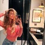 Adixia Romaniello Instagram - Et si je vous disais que mon nouveau son est disponible sur Spotify? 🤩 #SELFIE l’avez vous reconnu? DISPONIBLE EN BIO 👅🤳🏼