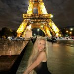 Adixia Romaniello Instagram - Cliché, mais j’adore 🖤 Paris, France