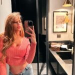 Adixia Romaniello Instagram - Et si je vous disais que mon nouveau son est disponible sur Spotify? 🤩 #SELFIE l’avez vous reconnu? DISPONIBLE EN BIO 👅🤳🏼