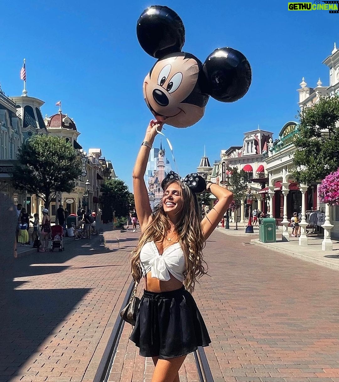 Adixia Romaniello - 176.4K Likes -