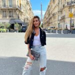Adixia Romaniello Instagram - Petit retour à Paris avant de repartir 💙☀️ mais où cette fois? 🤔 Paris, France