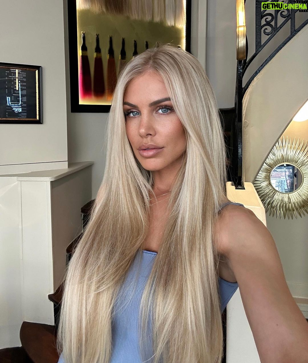 Adixia Romaniello Instagram - Watch my hair Signature @jordy.brechkoff 🖤🧜♀️ #bellamihair