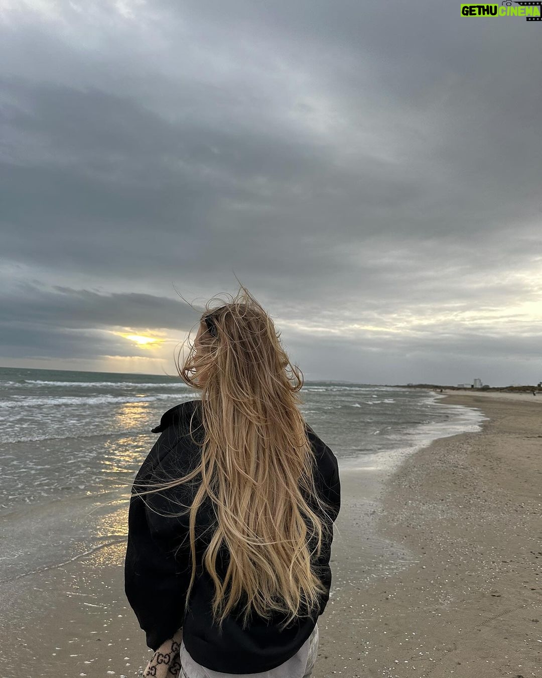 Adixia Romaniello Instagram - Instant de ressource ✨🌅🩶 La Grande Motte