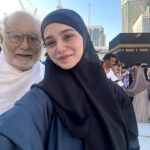 Aima Baig Instagram - The Summoning - terrifying, beautiful, an aghast feeling all at the same time. Its like you’re unlocking a few secrets of the world - everytime it gives you smthn to always remember 🙂 May ALLAH always keep summoning me for my tauba’s and also may ALLAH always keep my Aba jiii w me forever. Ily father ❤️🫶 🕋🫡🙏❤️ Mecca, Saudi Arabia