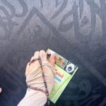 Aima Baig Instagram - For the first time in my life - i wanted to post these beautiful moments that i spend there rather than the ones i took of myself, in this beautiful month of Ramadan. Its still very surreal to me - all of this. The BULAWAH 🙏🕋❤️ P.s To all those - Hi i still got the chance to touch and feel the Kabah w these inked hands. The thing is - its not the person whos ever bad, it could be their deeds or actions that are being disliked religiously. ALLAH is the Gracious of all, he loves us more than 70 mothers. May ALLAH, invite every Muslim to this Holy place. Ameen 🤲 Mecca, Saudi Arabia