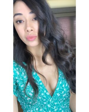Aimee Garcia Instagram - Happy Valentine’s Day everyone! Sending EXTRA love to anyone who needs it 💖 #notsohopelessromantic