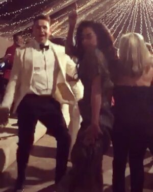 Aimee Garcia Instagram - Well @moppyoppenheimer & @officialtomellis threw a HELL of a wedding (see what I did there 😉) @dbwofficial @lesleyannbrandt @rachaeleharris @kevinmalejandro 📹: @lesliealejandro 🥂