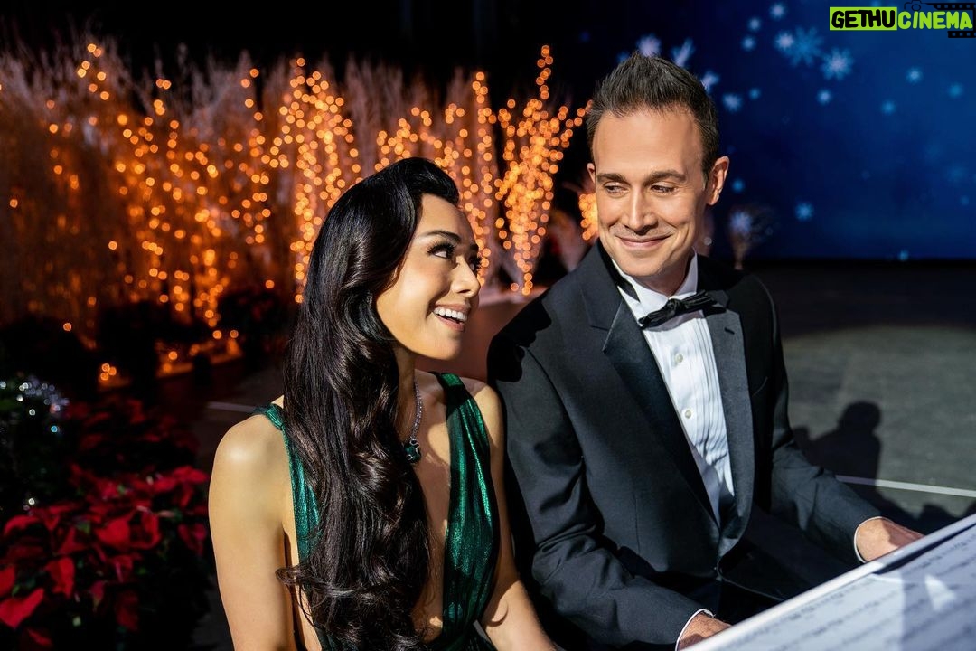 Aimee Garcia Instagram - FIRST look at “Christmas With You” on @netflix Nov 17!!! 🎄