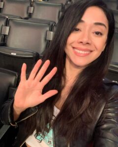 Aimee Garcia Instagram - Morning everyone! Sending extra love to whoever needs it today 💕
