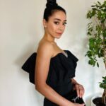 Aimee Garcia Instagram - So proud to support this film! @evalongoria you crushed it 👏🏽👏🏽 @flaminhotmovie is so inspiring! You’ll laugh, cry and dance to @iambeckyg ❤️‍🔥song Hair: @christopherdavidhair Make-Up: @nicolewalmsley Stylist: @katiebof Dress: @rebeccavallance Shoes: @casadeiofficial Bag: @jimmychoo Jewelry: @effyjewelry @grazielagems