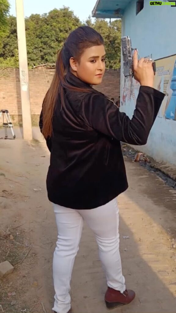 Akanksha Awasthi Instagram - Mann balwaan lagey chattaan Rahe maidaan mein aagey 🕶 . . . . . . . . #movie #supercop #womenempowerment #women #work #bojpuri #shoot #actor #actorslife #acting #love #loveislove #reelsinstagram #instagram #reelitfeelit #reelkarofeelkaro Lucknow, Uttar Pradesh