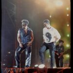 Akshay Kumar Instagram - What a livewire night it was! ⚡️ Thank you for all the love & your infectious energy MUMBAI ❤️ It was great teaming up with you on stage 💪🏻 @vishalmishraofficial #BadeMiyanChoteMiyanTrailer out now: link in bio Experience it in 3D and IMAX IN CINEMAS ON 10th APRIL! #BadeMiyanChoteMiyan #BadeMiyanChoteMiyanOnApril10 #BadeMiyanChoteMiyanOnEid2024 @tigerjackieshroff @vashubhagnani @aliabbaszafar @therealprithvi @aslisona @manushi_chhillar @alayaf @jackkybhagnani @deepshikhadeshmukh @ihimanshumehra @pooja_ent @aazfilms @pvrpictures @zeemusiccompany @slglobal001