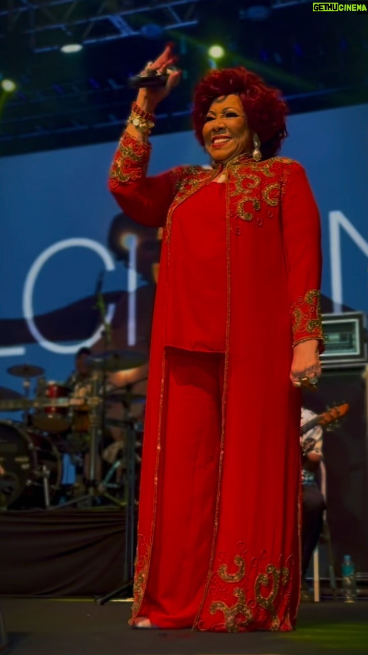 Alcione Instagram - A Marrom sacudiu o @espacohall lotado na noite de ontem! Ela já está em Belém, capital do Pará, para amanhã subir ao palco do @festivalpsica! (Equipe) Vídeo: @am.instavideos 17/12 Festival Psica | Belém/PA 23/12 Via Music Hall | São João de Meriti/RJ