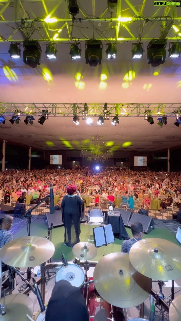 Alcione Instagram - Obrigada pelo carinho, Marília/SP! Volto para casa com vocês no coração, depois desse encontro maravilhoso no Espaço T, a convite da @cirinoentretenimento! (Alcione) 11/12 Participação Botequim Cidade do Samba | Rio de Janeiro/RJ 15/12 Espaço Hall | Rio de Janeiro/RJ 17/12 Festival Psica | Belém/PA 23/12 Via Music Hall | São João de Meriti/RJ