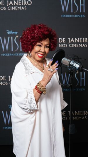 Alcione Instagram - Quando eu penso que já fiz de tudo nesses mais de 50 anos de carreira, vem a Disney com esse convite tão especial: Que alegria poder compartilhar com todos vocês esse projeto lindo que estou participando a convite da Disney! 

A primeira vez que estou dublando um personagem na animação Wish: O Poder Dos Desejos. Que experiência incrível poder estar com tantos artistas queridos. O filme estreia dia 4 de janeiro nos cinemas de todo o Brasil!!!!! 
Preparem o coração!!!! (Alcione)

#WishOPoderDosDesejos @disneystudiosbr