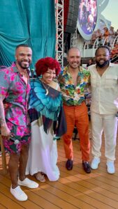 Alcione Instagram - Quando soube que meus filhos @alexandrepires_ @diogonogueira_oficial e @xandedepilares estavam fazendo uma roda de samba na piscina do @navioalexandrepires, não me aguentei, tive que descer! (Alcione)