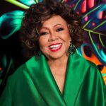 Alcione Instagram - Fotos de @leoaversa, que ilustraram a maravilhosa matéria de @eduvanini, capa da @elaoglobo de hoje! (Equipe) Styling: @lucasmagnof Produção executiva: @kgrativol Tratamento de imagem: @murillome Edição de arte: @mayu_estudio29 e @dushka_tanaka Maquiagem: @yannfernandes.makeup Cabelo: @oficialluizahelena Assistente de produção executiva: Cassia Farias Equipe Alcione Manager: @solangenazareth Assessoria de Imprensa: @eulaliafigueiredo5 @gloriabicho Produção Executiva: @veraamil Direção de Marketing: @carlosmarao Camareira: @rosanabaldez50