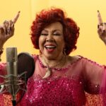 Alcione Instagram - A vinheta Globeleza 2024 já está no ar! O clássico composto por @jorgearagaodacruz e Franco Lattari, desde 1991 anuncia o Carnaval na @tvglobo e esse ano ganhou as vozes da Marrom e @ludmilla! Quem já assistiu? (Equipe)