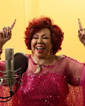 Alcione Instagram - A vinheta Globeleza 2024 já está no ar! 

O clássico composto por @jorgearagaodacruz e Franco Lattari, desde 1991 anuncia o Carnaval na @tvglobo e esse ano ganhou as vozes da Marrom e @ludmilla! 

Quem já assistiu? (Equipe)