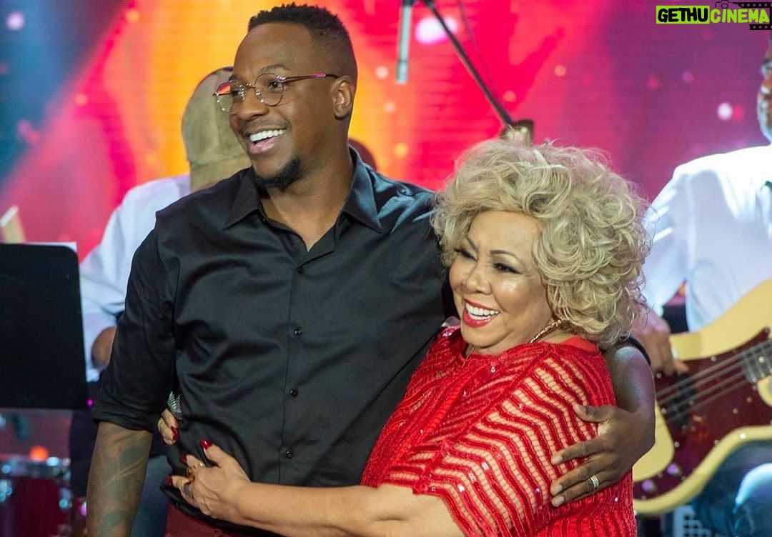 Alcione Instagram - Desde o nosso primeiro encontro, eu já sabia: estava diante de um dos maiores showmans do Brasil de todos os tempos, que merece toda a felicidade do mundo. Feliz aniversário, @mumuzinho! Te amo, meu filho! (Alcione)